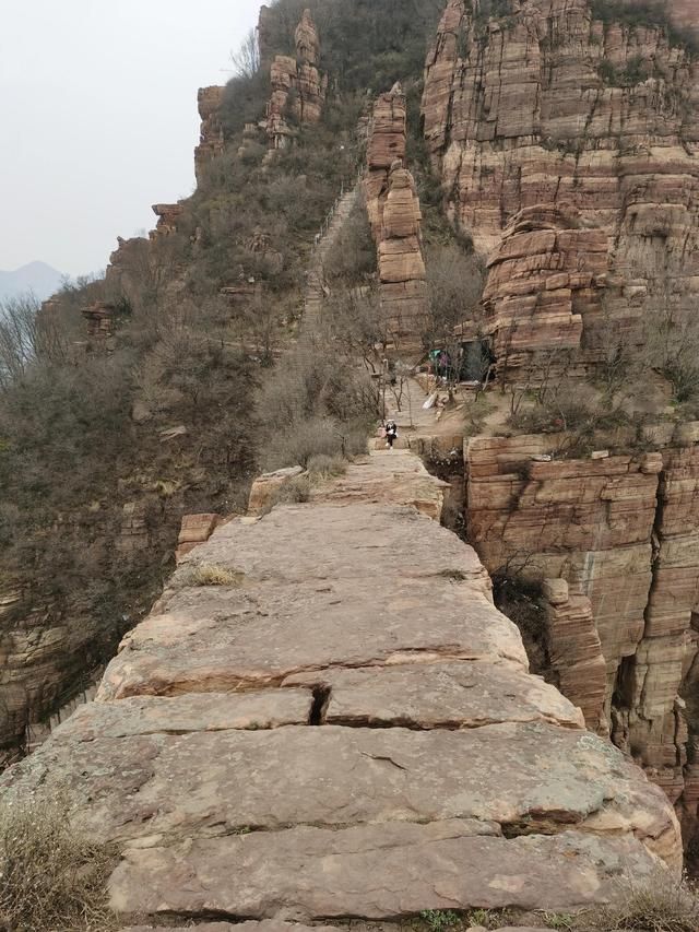 嶂石岩在哪(嶂石岩风景区官网)