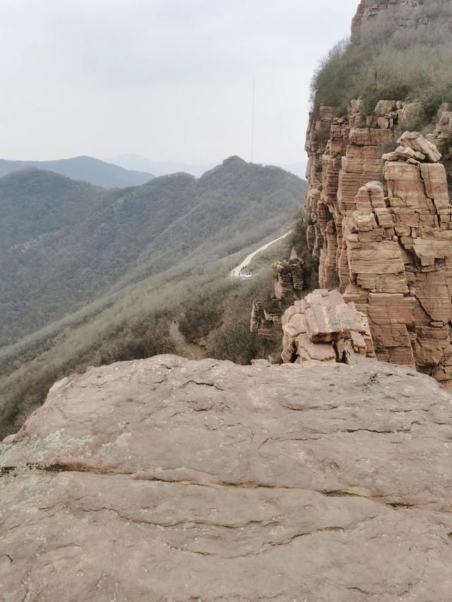 嶂石岩在哪(嶂石岩风景区官网)